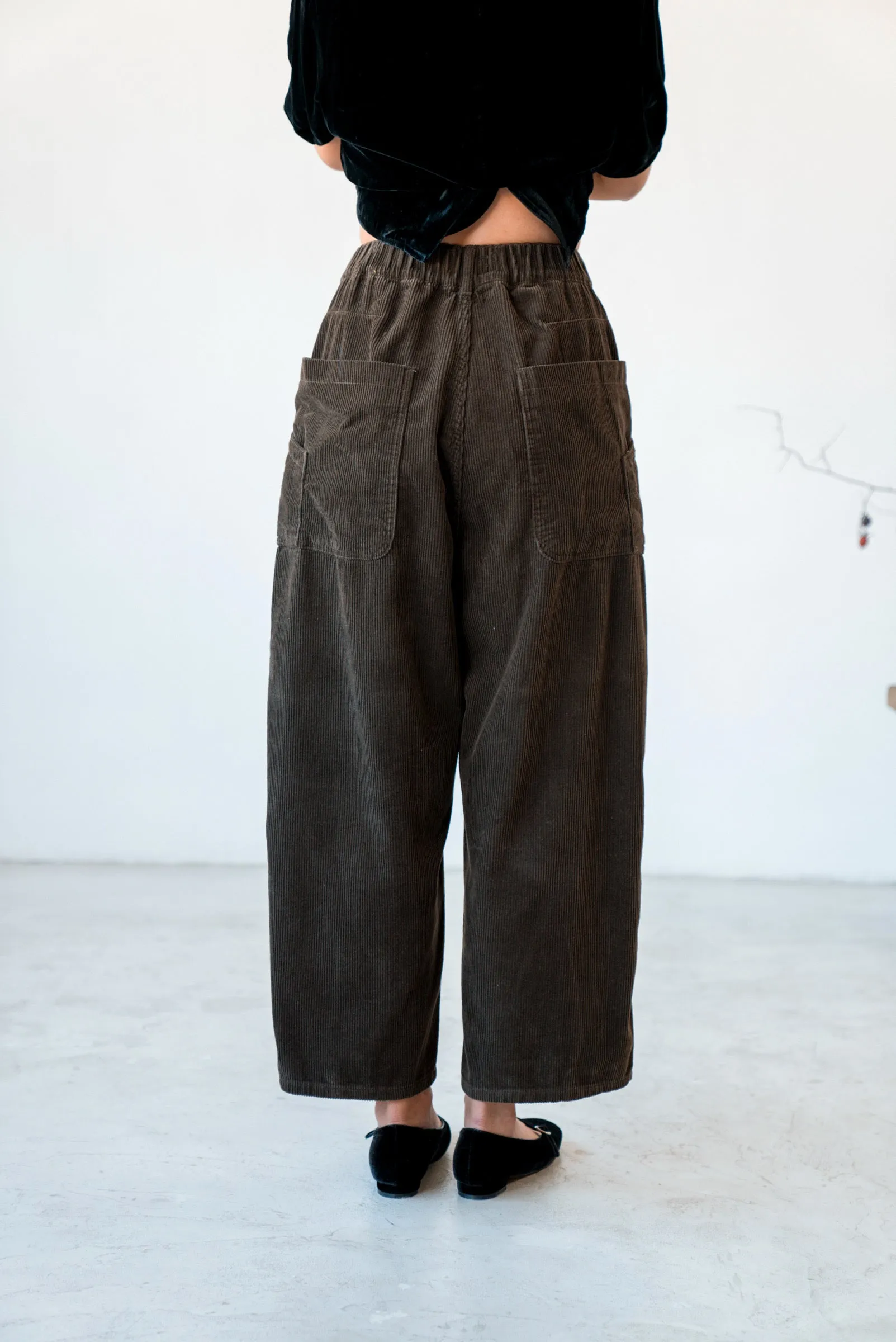 ( WHITE / KHAKI ) CORDUROY RELAXED PANTS 🌟BEST BUY🌟