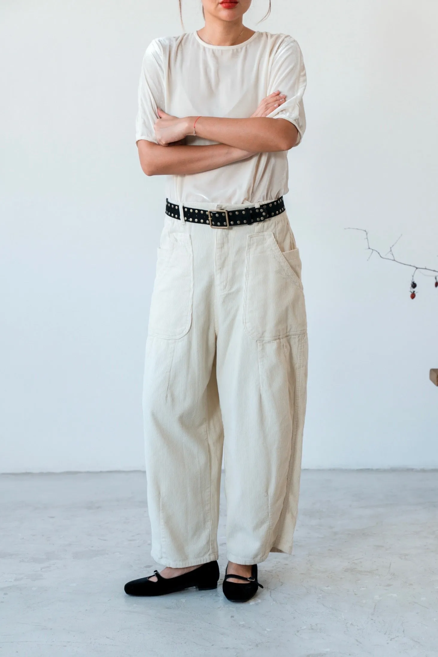 ( WHITE / KHAKI ) CORDUROY RELAXED PANTS 🌟BEST BUY🌟