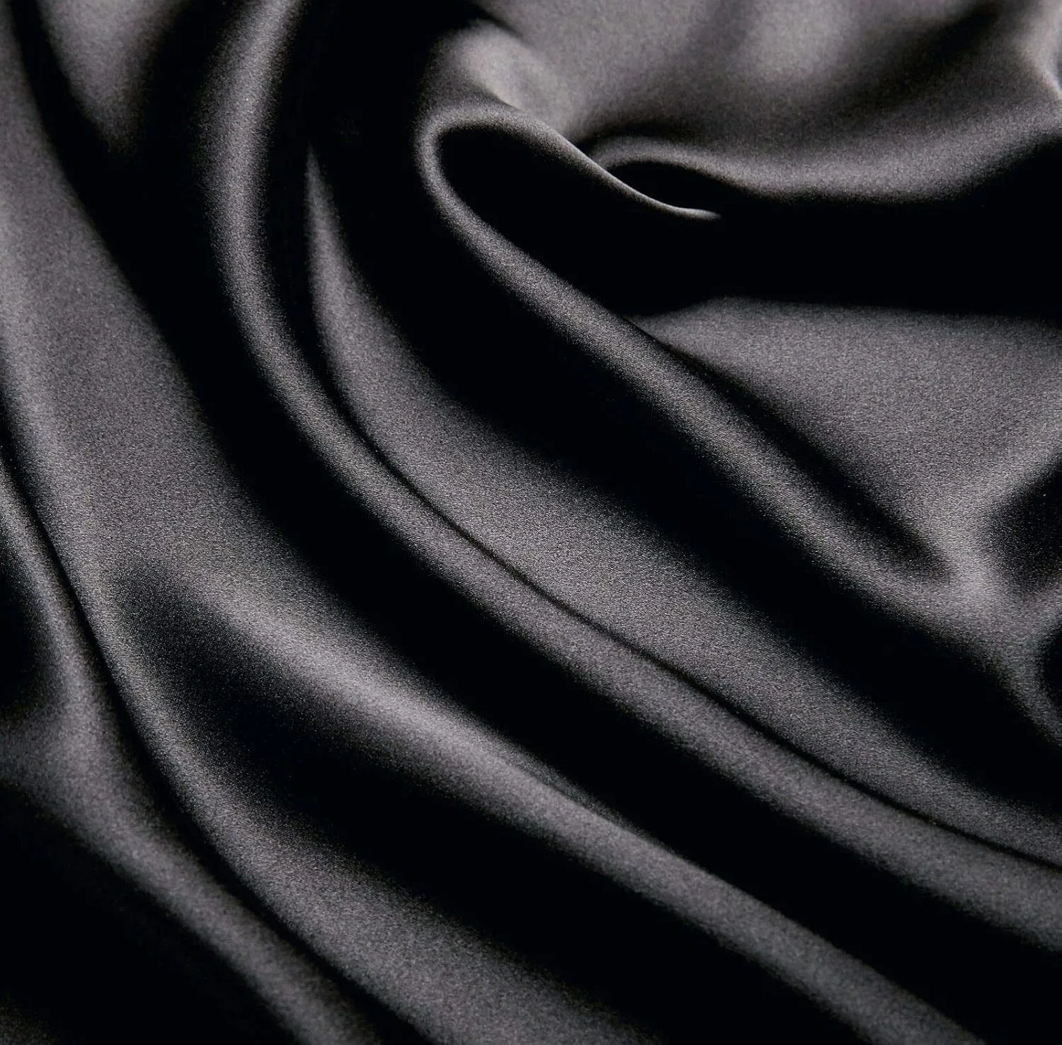 Black Mulberry Silk Pillowcase - Anti-Wrinkle, Hypoallergenic | Gioia Casa