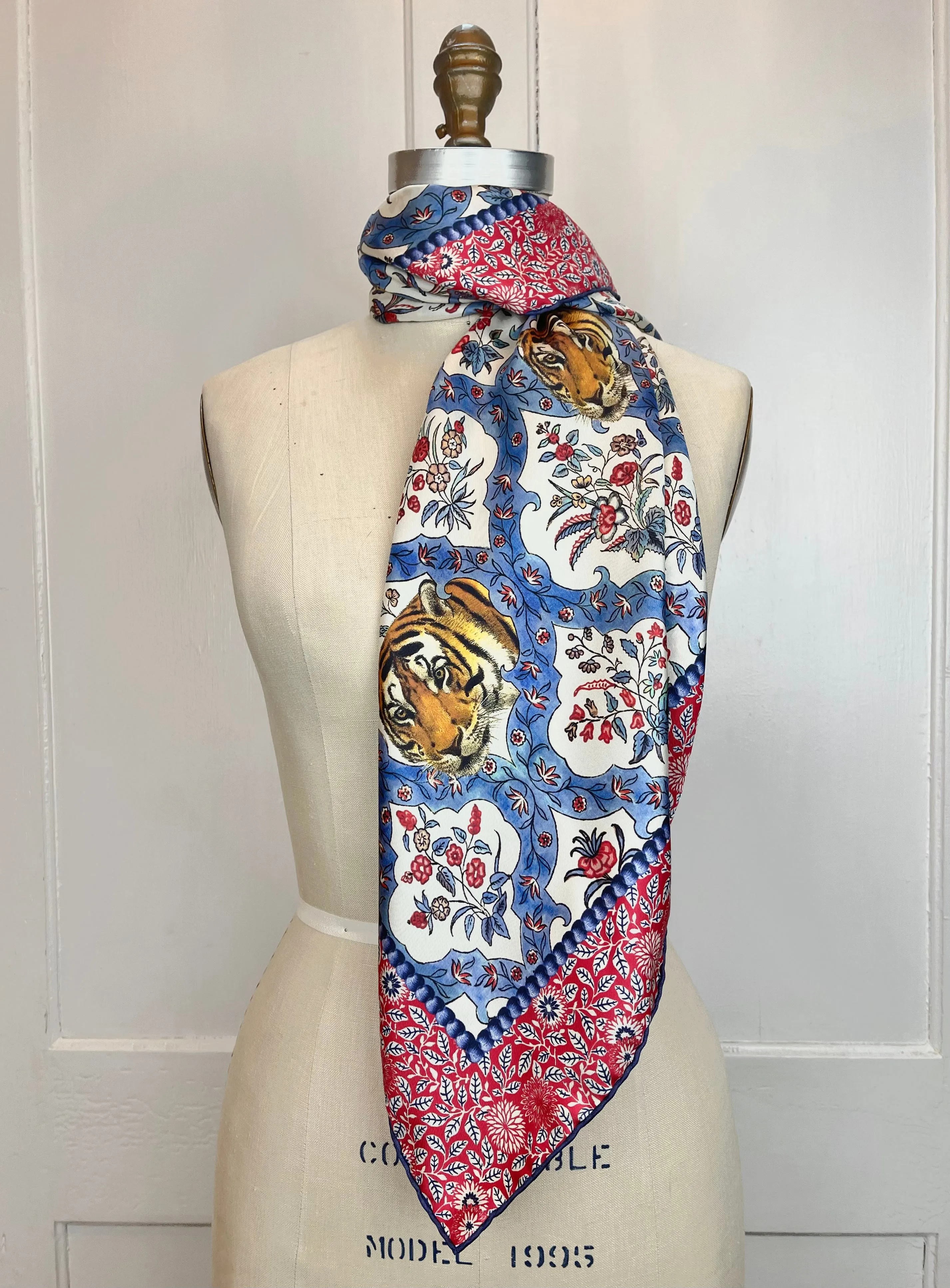 Elwyn New York Peeking Tigers Scarf