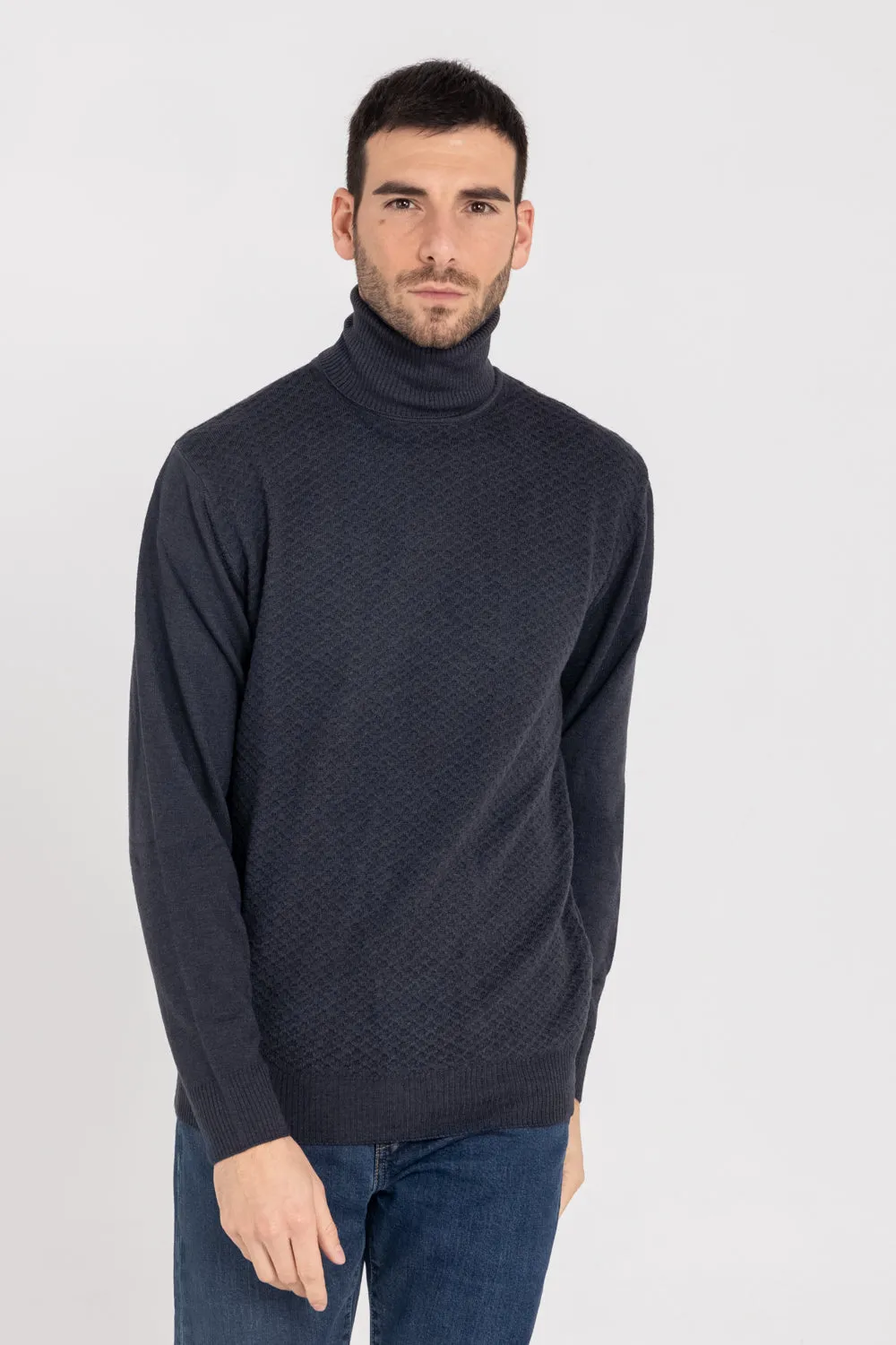 EMBOSSED TURTLENECK SWEATER