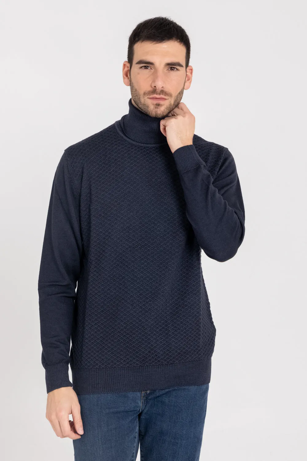 EMBOSSED TURTLENECK SWEATER