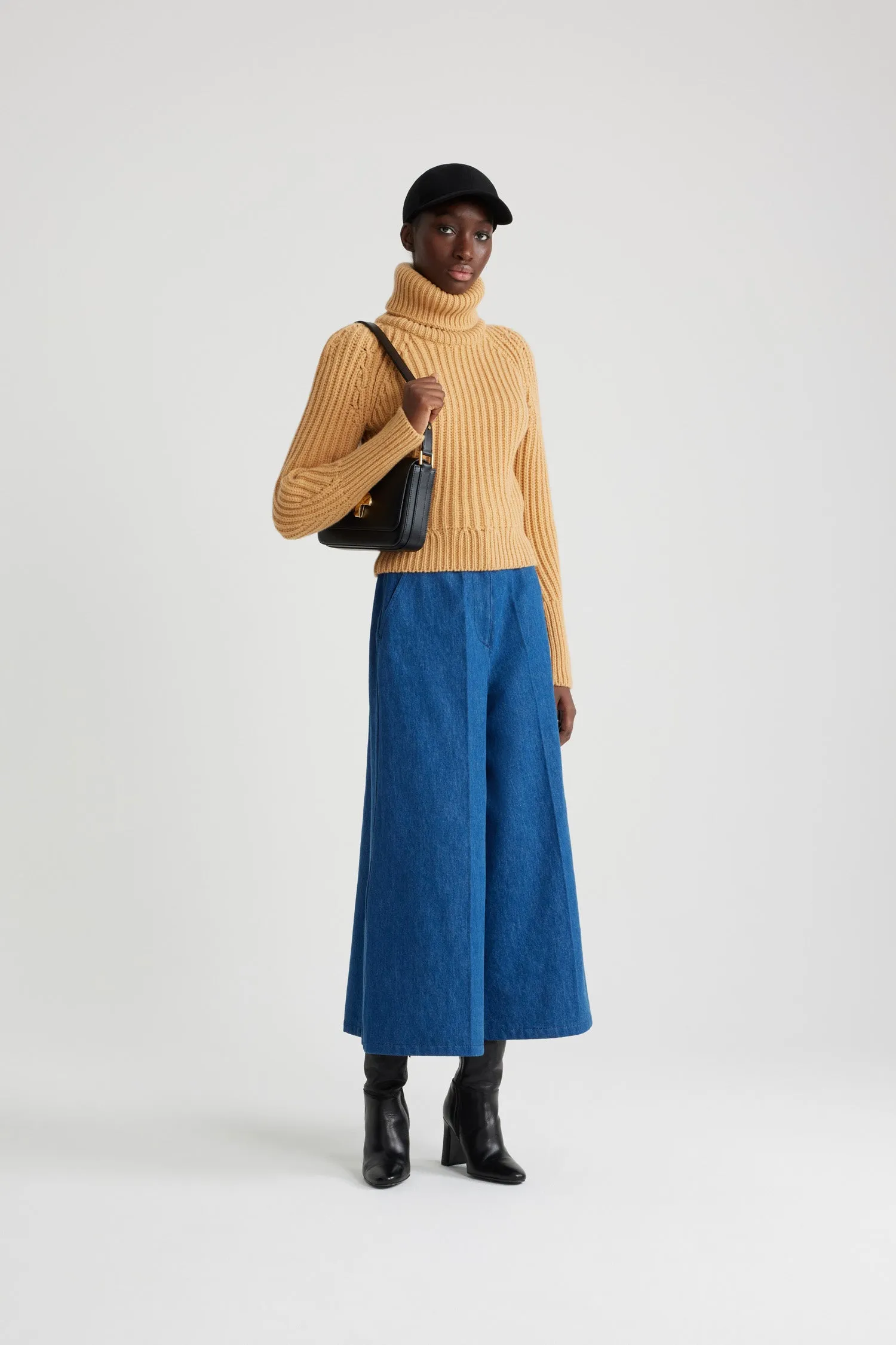 Ribbed turtleneck jumper in sustainable wool and cashmere