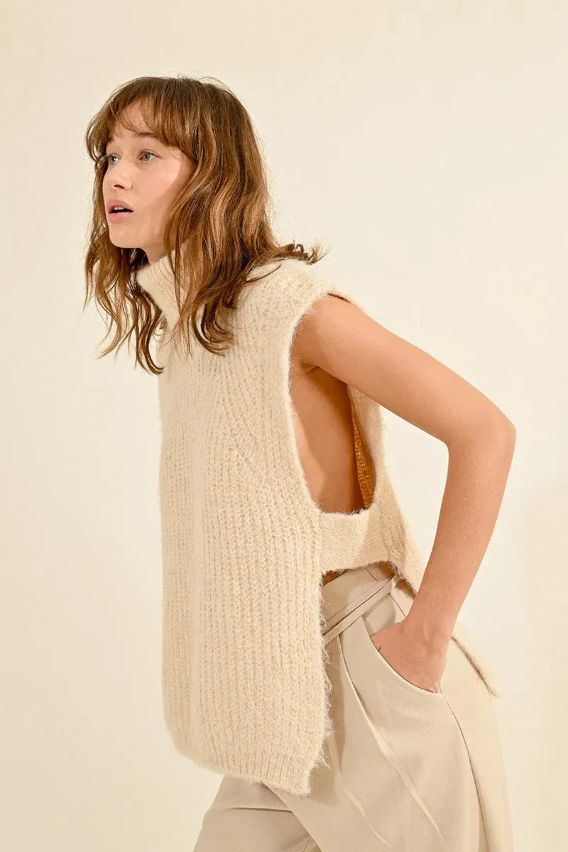 Sleeveless Sweater (Cream)