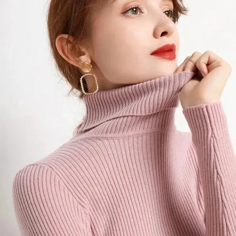 Trendy Women's Turtleneck Sweater for the Perfect Autumn/Winter Look