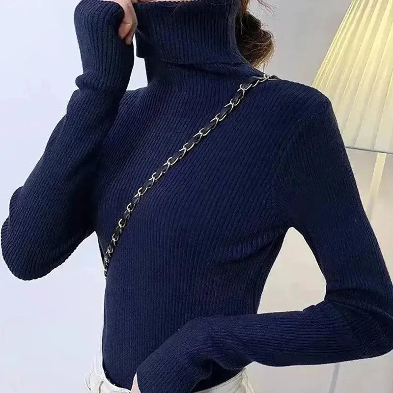 Trendy Women's Turtleneck Sweater for the Perfect Autumn/Winter Look