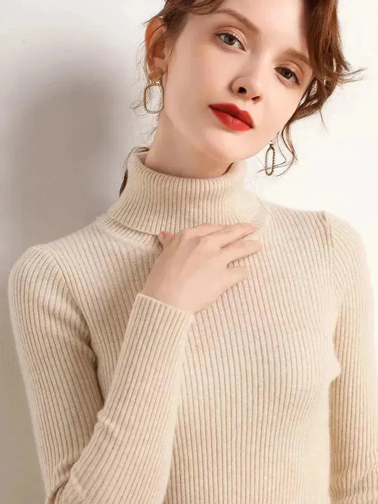 Trendy Women's Turtleneck Sweater for the Perfect Autumn/Winter Look