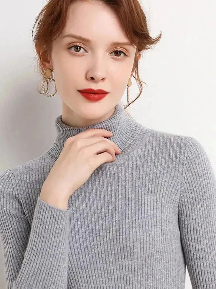 Trendy Women's Turtleneck Sweater for the Perfect Autumn/Winter Look